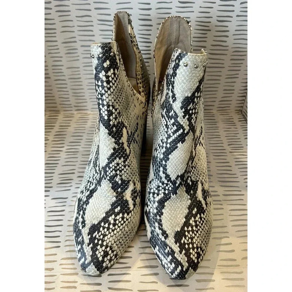 Steve Madden Rockstar Booties Side Cut Out Silver Studs Women’s Size 10 - Picture 5 of 13